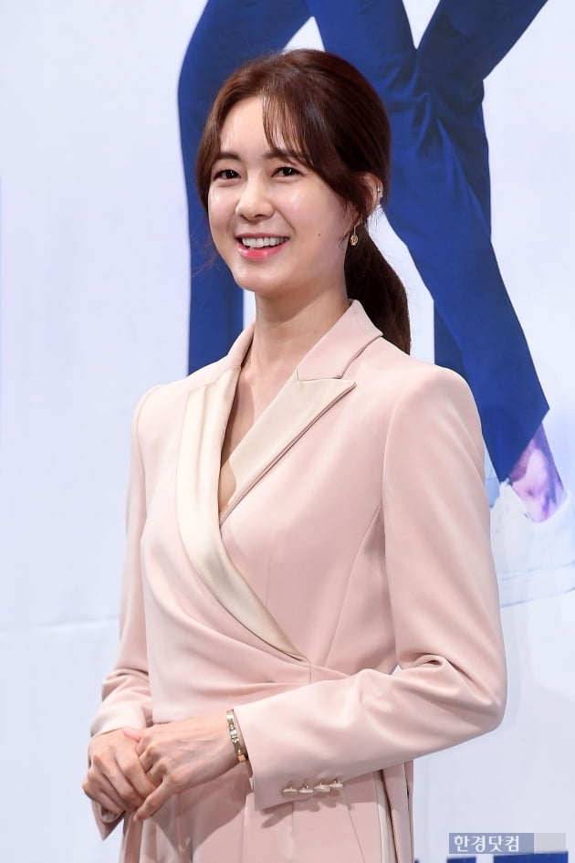 [포토] 이요원, '열혈 인권위 조사관'