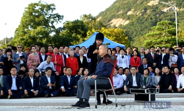 [포토] 청와대 앞에서 황교안 삭발