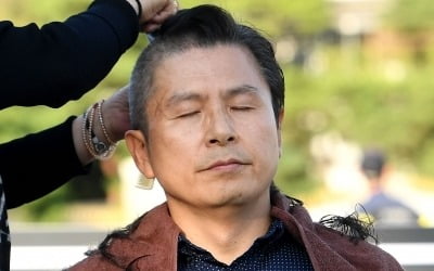 황교안 삭발에…문 대통령 "염려"