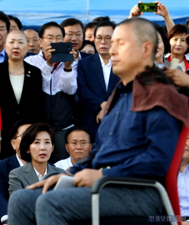 HK영상｜황교안 자유한국당 대표, 조국 장관 파면 촉구 삭발 투쟁