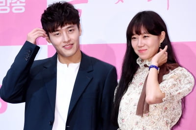 [포토] 강하늘, '공블리 따라하기~'