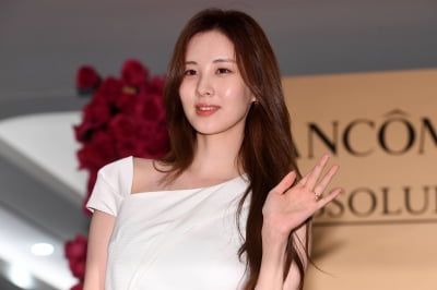 [포토] 서현, '사랑스런 손인사'