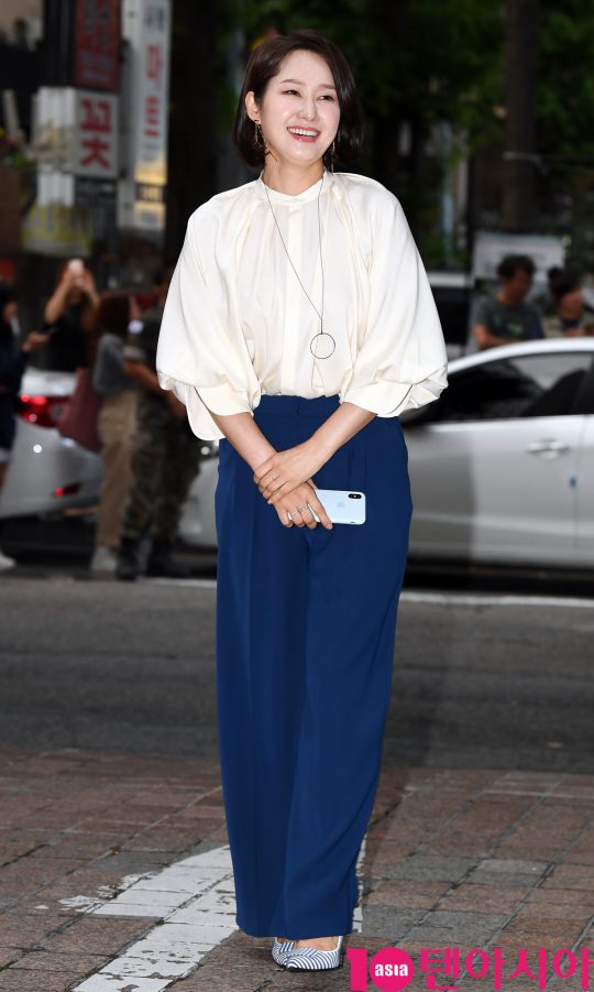 배우 배해선이 1일 오후 서울 여의도 한 음식점에서 열린 tvN 토일드라마 ‘호텔 델루나’ 종방연에 참석하고 있다.
