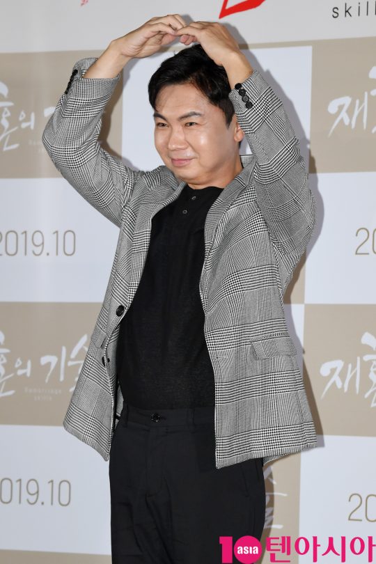 배우 임원희가 3일 오전 서울 한강로3가 CGV 용산아이파크몰점에서 열린 영화 ‘재혼의 기술’ 제작보고회에 참석하고 있다.