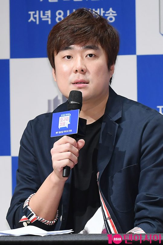 오관진 PD가 4일 오전 서울 상암동 JTBC에서 열린 JTBC2 예능 ‘호구의 차트’ 제작발표회에 참석해 인사말을 하고 있다.