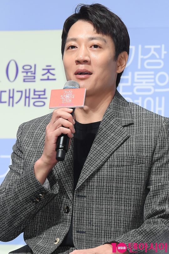 배우 김래원이 5일 오전 서울 신사동 CGV 압구정에서 열린 영화 ‘가장 보통의 연애’ 제작보고회에 참석했다./ 이승현 기자 lsh87@