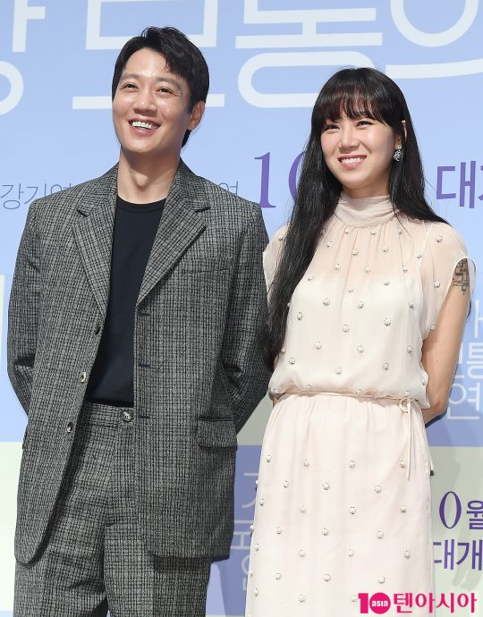 배우 김래원과 공효진이 5일 오전 서울 신사동 CGV 압구정에서 열린 영화 ‘가장 보통의 연애’ 제작보고회에 참석했다. / 이승현 기자 lsh87@