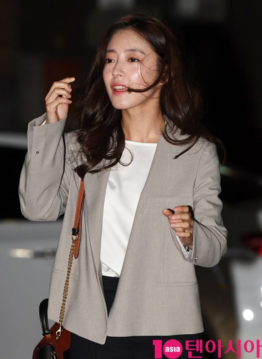 배우 이세영이 7일 오후 서울 여의도 한 음식점에서 열린 SBS 금토드라마 ‘의사 요한’ 종방연에 참석하고 있다.
