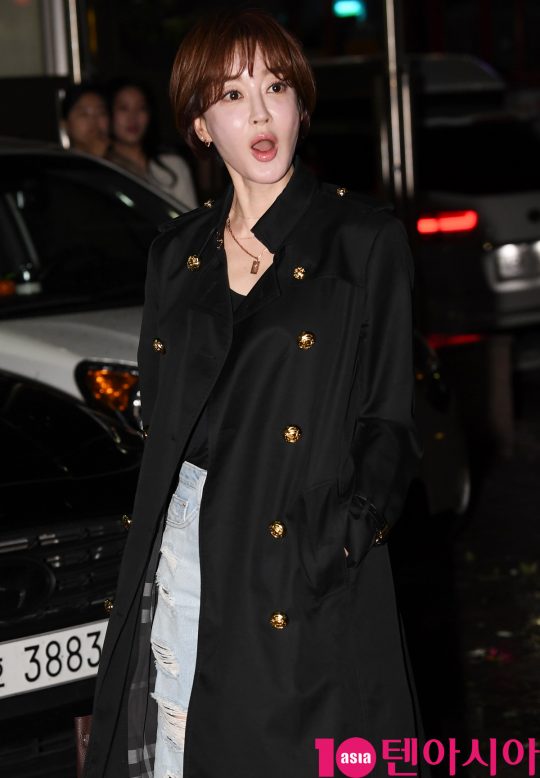 배우 김혜은이 7일 오후 서울 여의도 한 음식점에서 열린 SBS 금토드라마 ‘의사 요한’ 종방연에 참석하고 있다.
