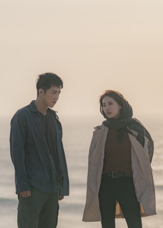 SBS 새 금토 드라마 ‘배가본드’의 이승기(왼쪽)와 배수지. /사진제공=SBS