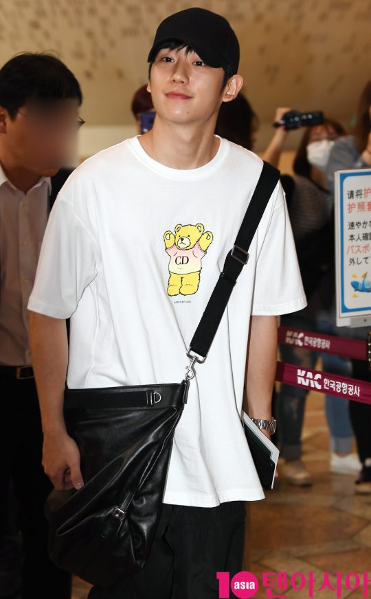 배우 정해인이 12일 오후 Jung Haein 2019 Official Fan Meeting in Japan 참석차 김포국제공항을 통해 일본으로 출국하고 있다.