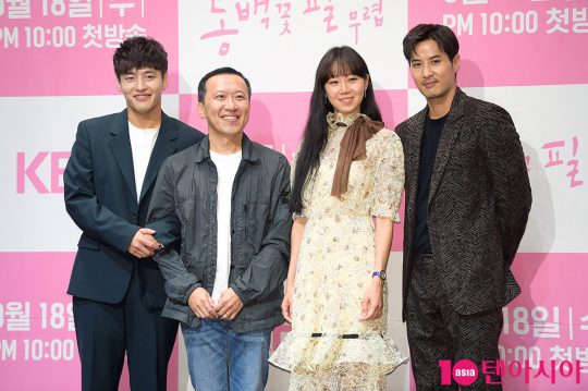 배우 강하늘(왼쪽부터), 차영훈 감독, 배우 공효진, 김지석