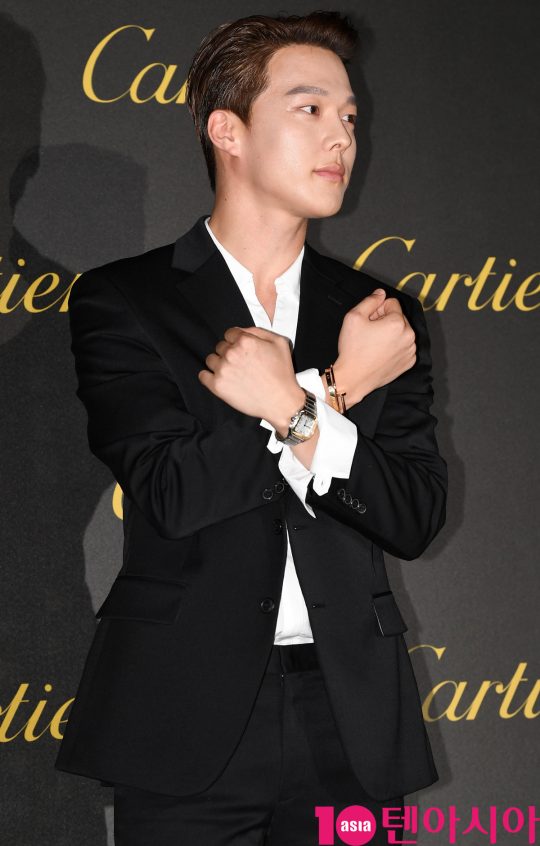 배우 장기용이 19일 오후 서울 성동구 에스팩토리에서 열린 까르띠에 ‘저스트 앵 끌루’ 파티에 참석하고 있다.