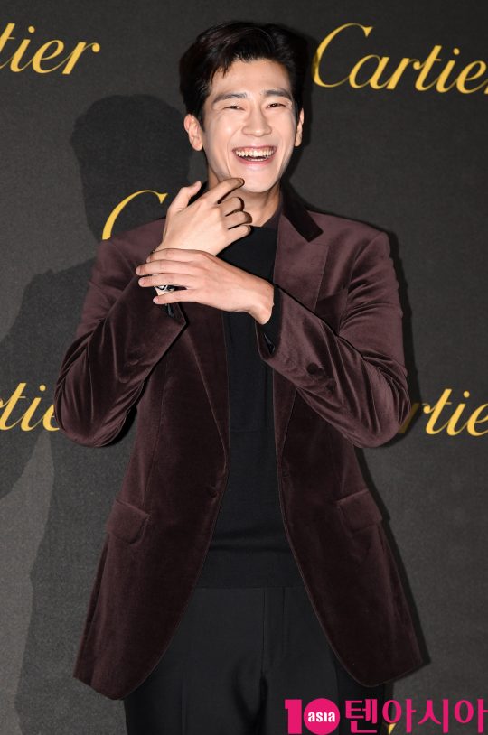 배우 구자성이 19일 오후 서울 성동구 에스팩토리에서 열린 까르띠에 ‘저스트 앵 끌루’ 파티에 참석하고 있다.