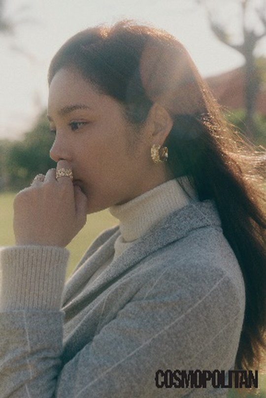 "독보적 우아함" 박시연, 고혹적 매력 담긴 화보 공개