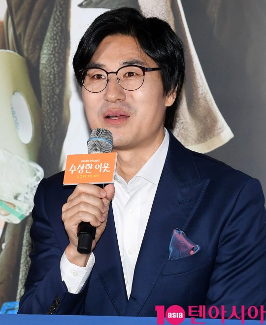 이상훈 감독이 25일 오후 서울 자양동 롯데시네마 건대입구점에서 열린 영화 ‘수상한 이웃’ 언론시사회에 참석하고 있다.
