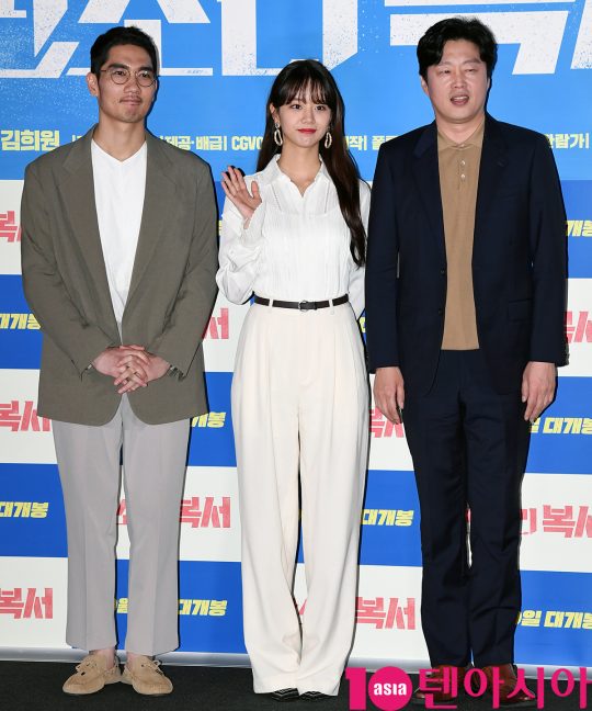 배우 엄태구,이혜리,김희원(왼쪽부터)이 30일 오후 서울 한강로3가 CGV 용산아이파크몰점에서 열린 영화 ‘판소리 복서’ 언론시사회에 참석하고 있다.