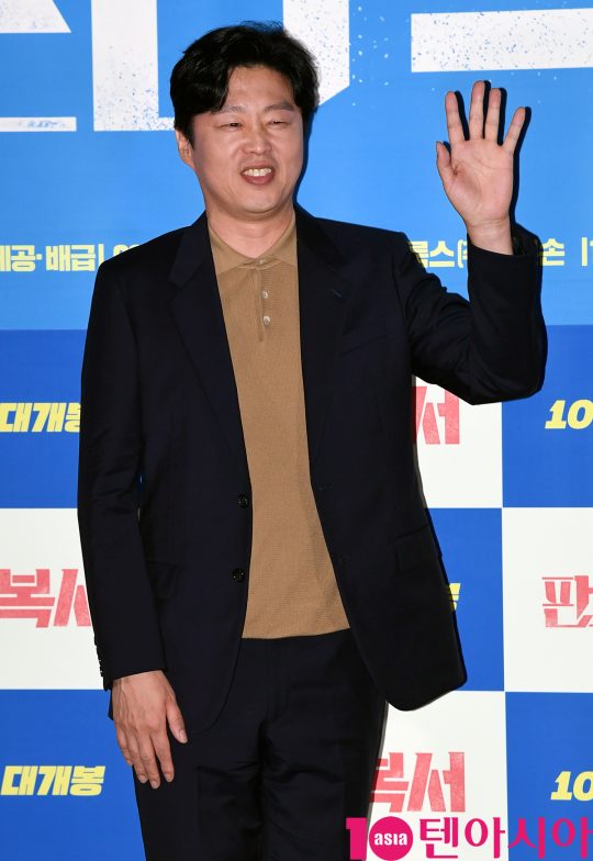 배우 김희원이 30일 오후 서울 한강로3가 CGV 용산아이파크몰점에서 열린 영화 ‘판소리 복서’ 언론시사회에 참석하고 있다.