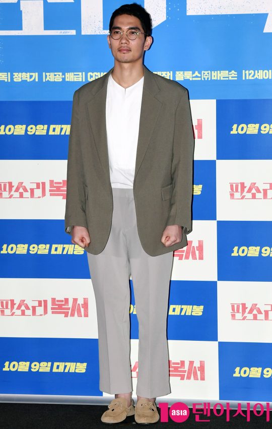 배우 엄태구가 30일 오후 서울 한강로3가 CGV 용산아이파크몰점에서 열린 영화 ‘판소리 복서’ 언론시사회에 참석하고 있다.