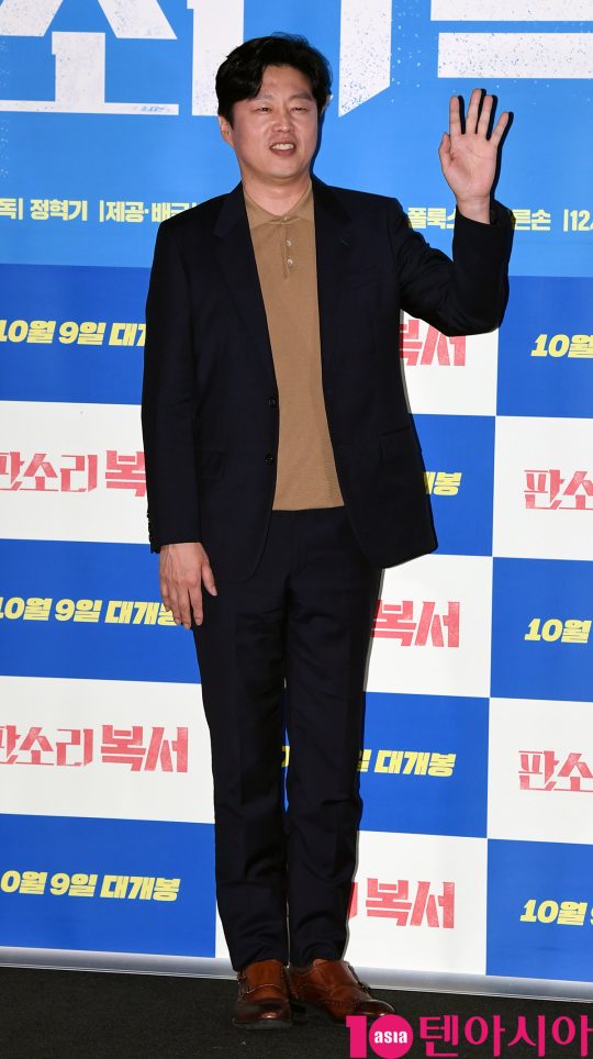 배우 김희원이 30일 오후 서울 한강로3가 CGV 용산아이파크몰점에서 열린 영화 ‘판소리 복서’ 언론시사회에 참석하고 있다.