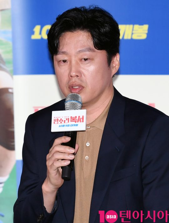 배우 김희원이 30일 오후 서울 한강로3가 CGV 용산아이파크몰점에서 열린 영화 ‘판소리 복서’ 언론시사회에 참석하고 있다.