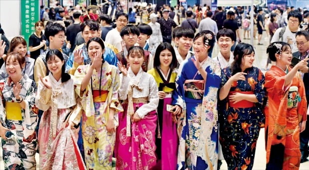 “교류는 끊을 수 없다”…15돌 맞은 韓·日 축제 한마당 