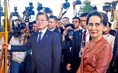 靑, 나흘 주고 "조국 보고서 보내달라"…한국당 "임명 강행땐 중대 결심"