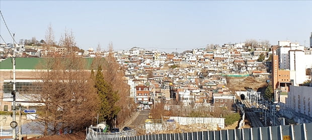 재개발사업 중인 서울 북아현뉴타운 북아현3구역. 이달 말 총회를 열어 현금청산자들의 조합원 지위 회복 문제를 논의할 예정이다.  /한경DB 