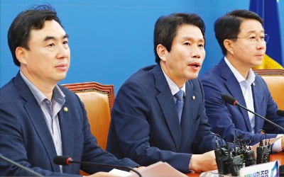 與 "이제 민생 챙기라는 게 민심"…한국당 "조국 사태, 국민 불만 폭발"