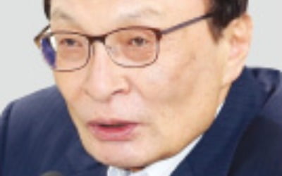 "여기 계신 분들 다 신뢰 못받는 분들 아닌가"…이해찬, 중진회의서 '뼈있는 농담'