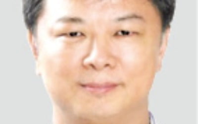 "검찰개혁 부르짖는 조국, 유승준이 입대 독려하는 격"