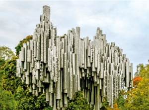  ④ 600여 개의 강철 파이프로 제작한 시벨리우스 공원 기념비 