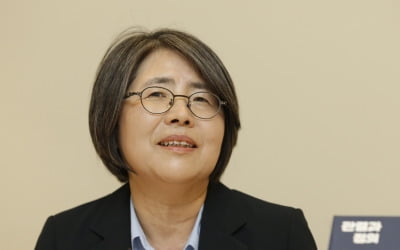 신간 '판결과 정의' 출간한 김영란 전 대법관 "사다리를 막거나 걷어차버리는 사회 옳지 않아"