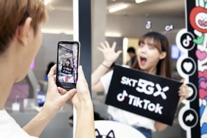 SK텔레콤 5G 고객, “비디오앱 '틱톡', 고화질로 즐겨요”