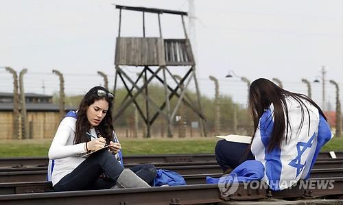 [獨 전쟁배상]② 추가 배상 이견속 '사죄는 사죄' 이어가