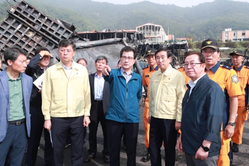 이시종 충북지사 "충주 화재 피해공장 자금·세제 지원"(종합)