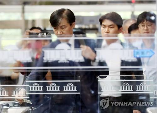 조국, 사상 초유 '국민 검증 간담회'…정당성 놓고 논란 예상