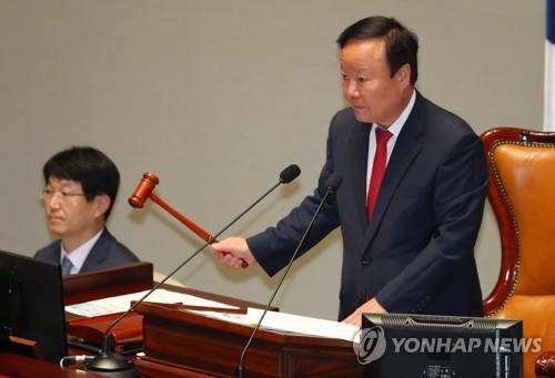 예결위서도 조국 공방…한국 "조사해야" vs 민주 "왜곡 그만"