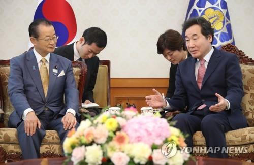 日 아베 "징용소송 문제 해결책, 한국이 제시해야" 또 주장