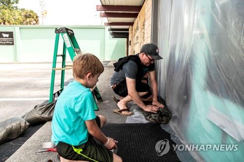 '도리안' 코앞 美플로리다 초긴장…디즈니·레고랜드도 휴장