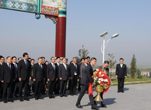 방북한 中왕이, 인민지원군 열사능 참배…중국 희생 부각