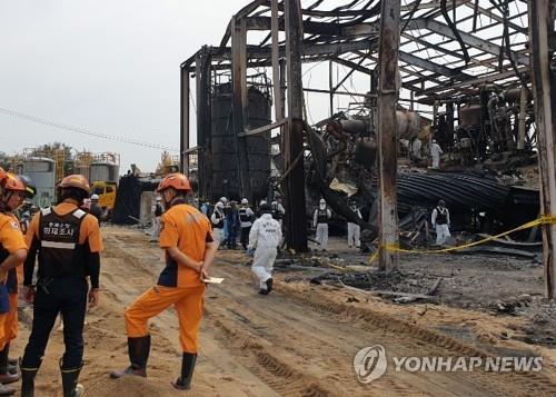 충주 산단 화재 실종자 찾기 총력…관계 당국, 합동수색팀 가동