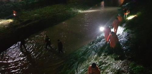 폭우로 불어난 청주 가경천서 실종된 고교생 이틀째 못 찾아