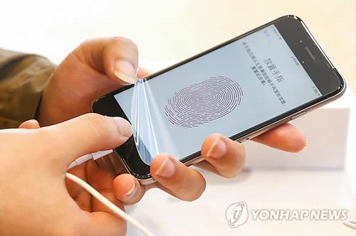 "애플, 이르면 내년 아이폰에 '터치 ID' 부활"