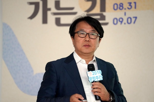 "그들만의 리그 '문예지'…창작자만 읽는다"