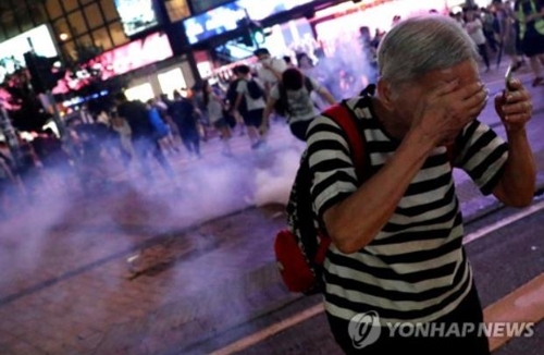 홍콩서 '美 지지' 촉구 집회…시위대-경찰 또다시 격렬 충돌