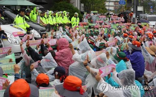 김천서 톨게이트 노조원 200여명, 도로공사 본사 점거 농성