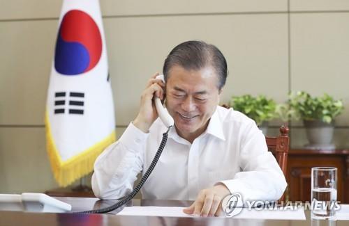 "동명이인 아닙니다"…文대통령, 라디오 '여성시대' 깜짝출연