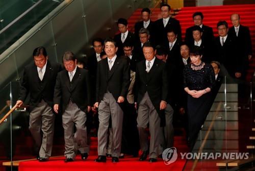  '우익내각' 완성한 日아베 "개헌 향한 도전, 반드시 완수 결의"