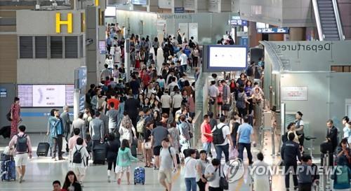 국내선 지갑 안 여는데…국민 해외소비 증가세